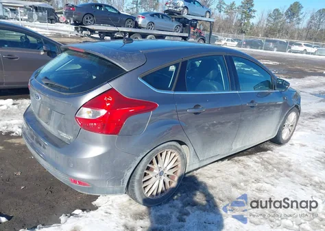 2014 Ford Focus Titanium z USA, uszkodzony, nr VIN 1FADP3N29EL458544